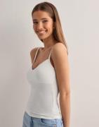 Nelly - Valkoinen - Romance Shape Singlet