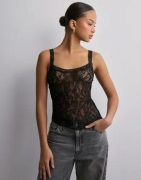 Nelly - Musta - Lace Strap Top