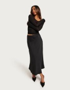 Selected Femme - Musta - Slflena Hw Midi Skirt Noos