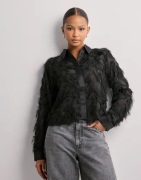 Selected Femme - Musta - Slfmyline Ls Fluffy Cropped Shirt B