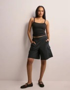 Vero Moda - Musta - Vmcharlotte Hw Pocket Shorts Wvn Ga