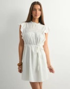 Vero Moda - Valkoinen - Vmtrine Sl Short Lace Dress Wvn Ga