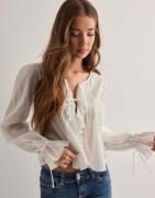Nelly - Valkoinen - Stunning Flounce Blouse