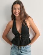 Nelly - Musta - Gorgeous Halterneck Top