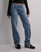 Nelly - Sininen - Low Waist Straight Leg Jeans