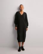 Only - Musta - Onlnew Tessa L/S Midi V Dress Knt N