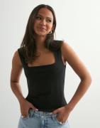 Vero Moda - Musta - Vmmillion Sl Square Neck Top SB5 Ts