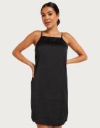 JJXX - Musta - Jxjuline Short Satin Dress Wvn