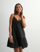 Nelly - Musta - Summer Strap Dress