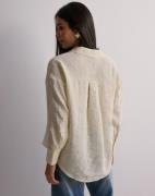 Vero Moda - Valkoinen - Vmqueeny Ls Oversize Shirt Wvn Ga N