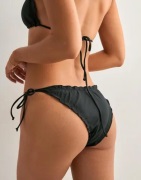 Nelly - Musta - Frill Bikini Panty
