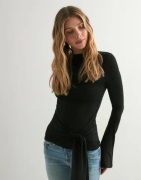 Nelly - Musta - Drape Tie LS Top
