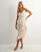 Gina Tricot - Kukallinen - Frill dress