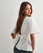 Nelly - Valkoinen - Tied Short Sleeve Top