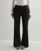 Gina Tricot - Musta - Relaxed bootcut trousers