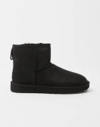UGG - Musta - W Classic Mini II