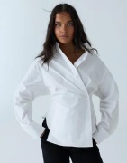 Nelly - Valkoinen - Twisted Shirt