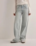 Nelly - Sininen - Low Waist Loose Jeans