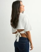 Nelly - Valkoinen - Open Back Tie Tee