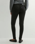 Levi's - Musta - 710 Super Skinny