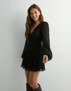 Nelly - Musta - Glitter Flounce Dress