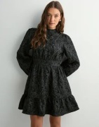 Pieces - Musta - Pcorini Ls Short Dress Wvn D2D