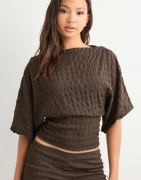 Nelly - Ruskea - Stunning Structure Tee