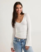 Nelly - Valkoinen - Ultra Soft V Neck LS Top