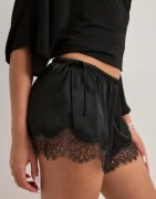 Nelly - Musta - Sassy Lace Shorts