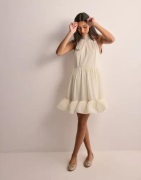 Malina - Valkoinen - Fern halterneck ruffled mini dress