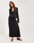 Nelly - Musta - Lace Detail Blouse