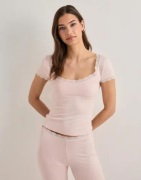 Nelly - Vaaleanpunainen - Soft Cute Tee