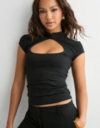 Nelly - Musta - Amazing Keyhole Tee