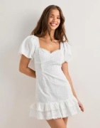 Nelly - Valkoinen - Cute Embroidered Dress
