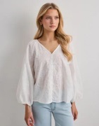 Only - Valkoinen - Onlzion 3/4 V-Neck Emb Top Wvn