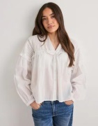 Only - Valkoinen - Onlriez L/S Open Neck Brod Top Wvn