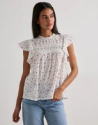 Vero Moda - Kukallinen - Vmtrine Sl Lace Top Wvn Ga Noos