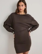 Nelly - Ruskea - Perfect Batsleeve Dress