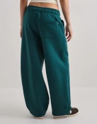 New Balance - Vihreä - Trackside Fleece Barrel Pant