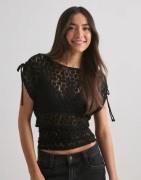 Nelly - Musta - Wonderful Lace Shoulder Top