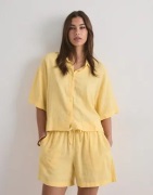 Vero Moda - Keltainen - Vmlinn 2/4 Short Shirt Wvn Noos